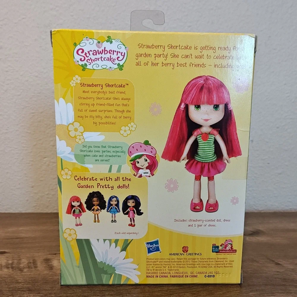 NIB Hasbro Strawberry Shortcake Garden Pretty Doll 6in Pink Green Scented 2012
